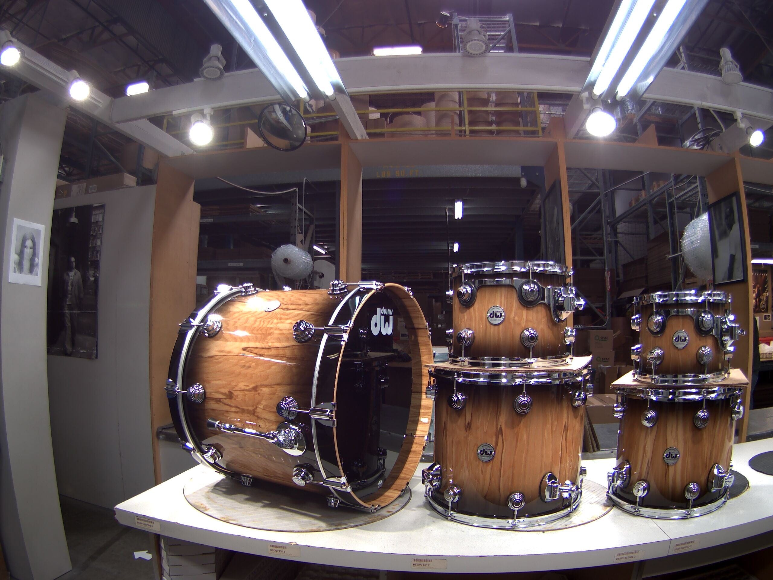 DW NATURAL TO CANDY BLACK BURST OVER VERTICAL OLIVE ASH BURL WITH CHROME HARDWARE NEW DRUM KIT DW