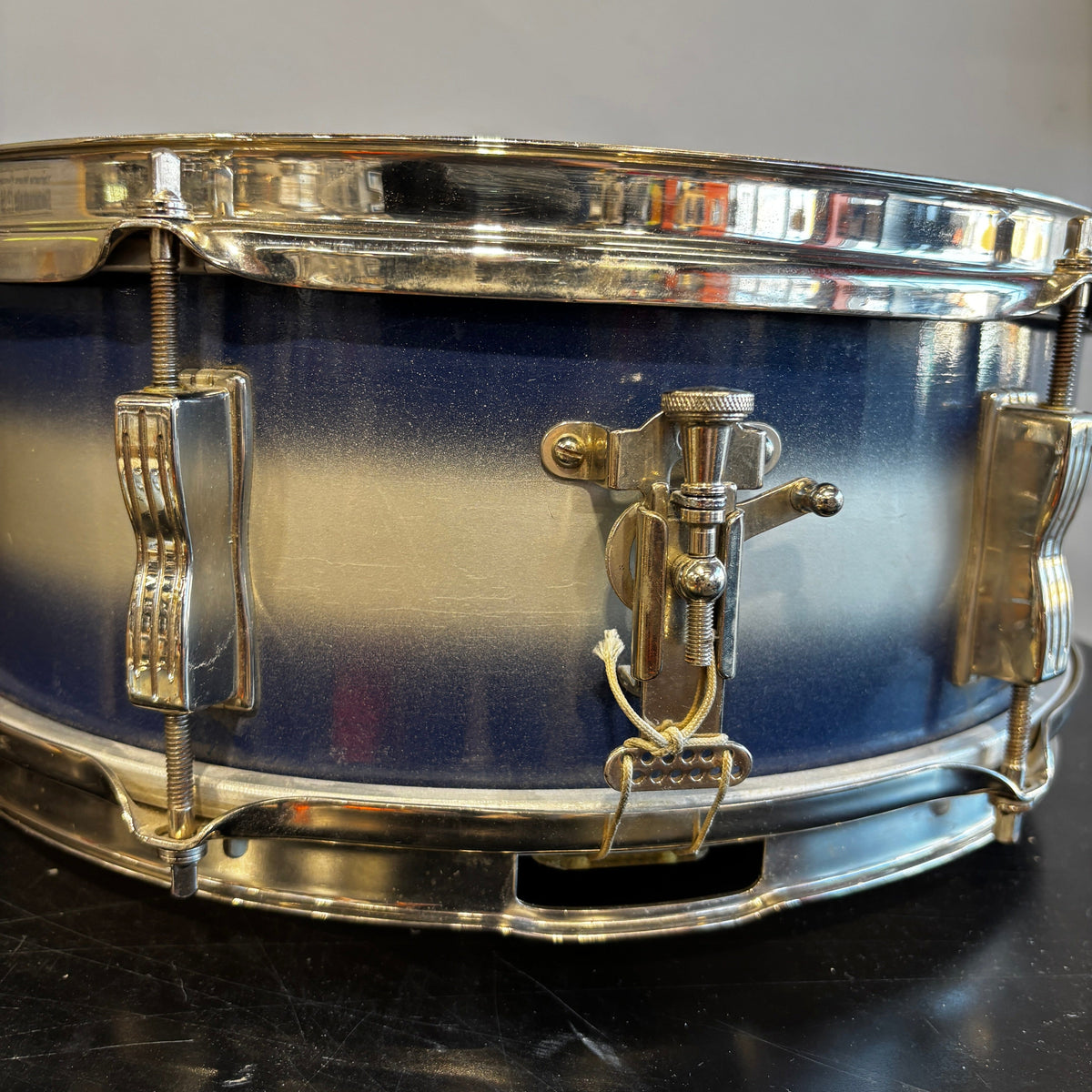 Vintage Ludwig Pioneer 5" x 14" Snare Drum – Blue/Silver Duco – 1958–1960 Transition Badge USED SNARE DRUMS LUDWIG