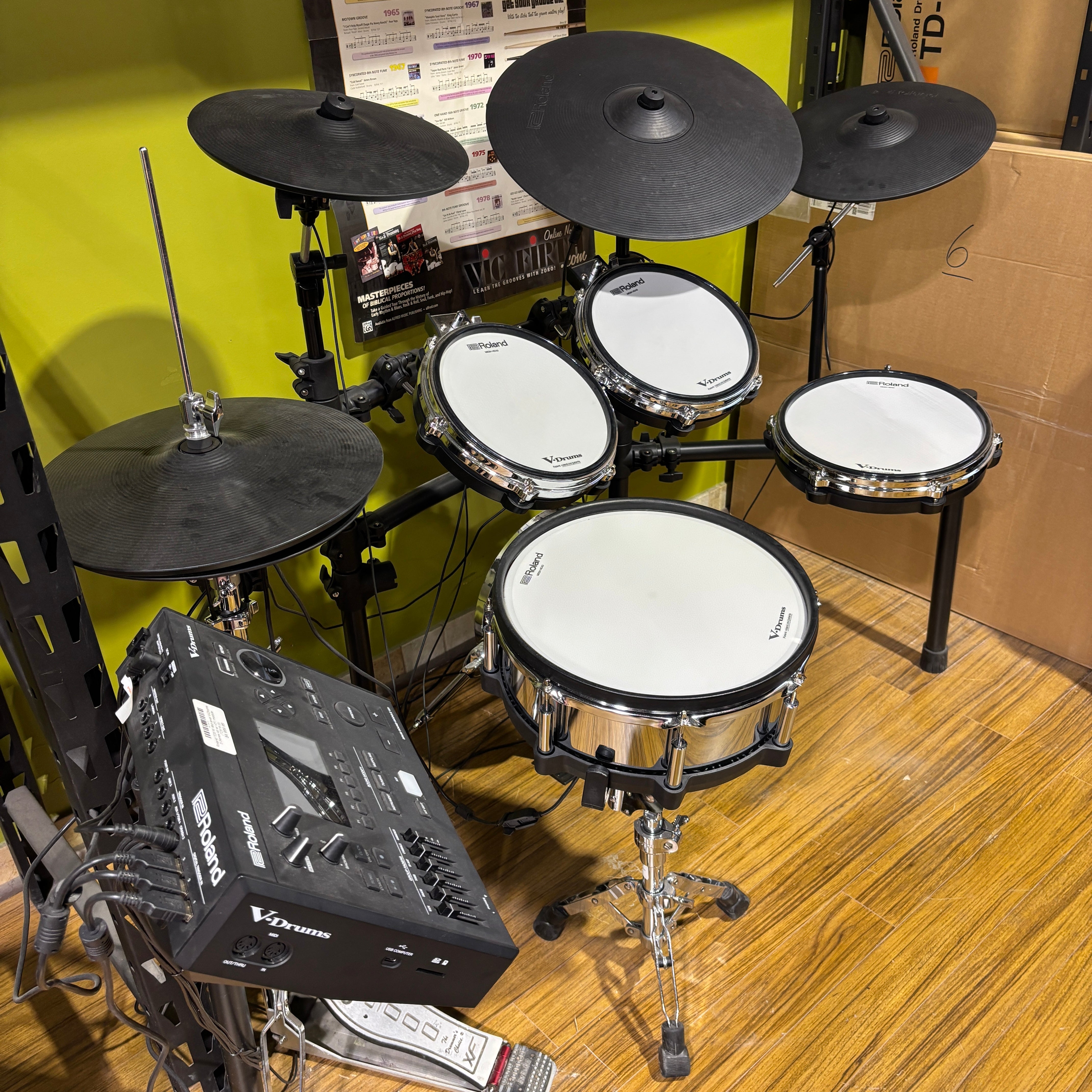 Roland TD516 V-Drums Electronic Drum Kit – Floor Model