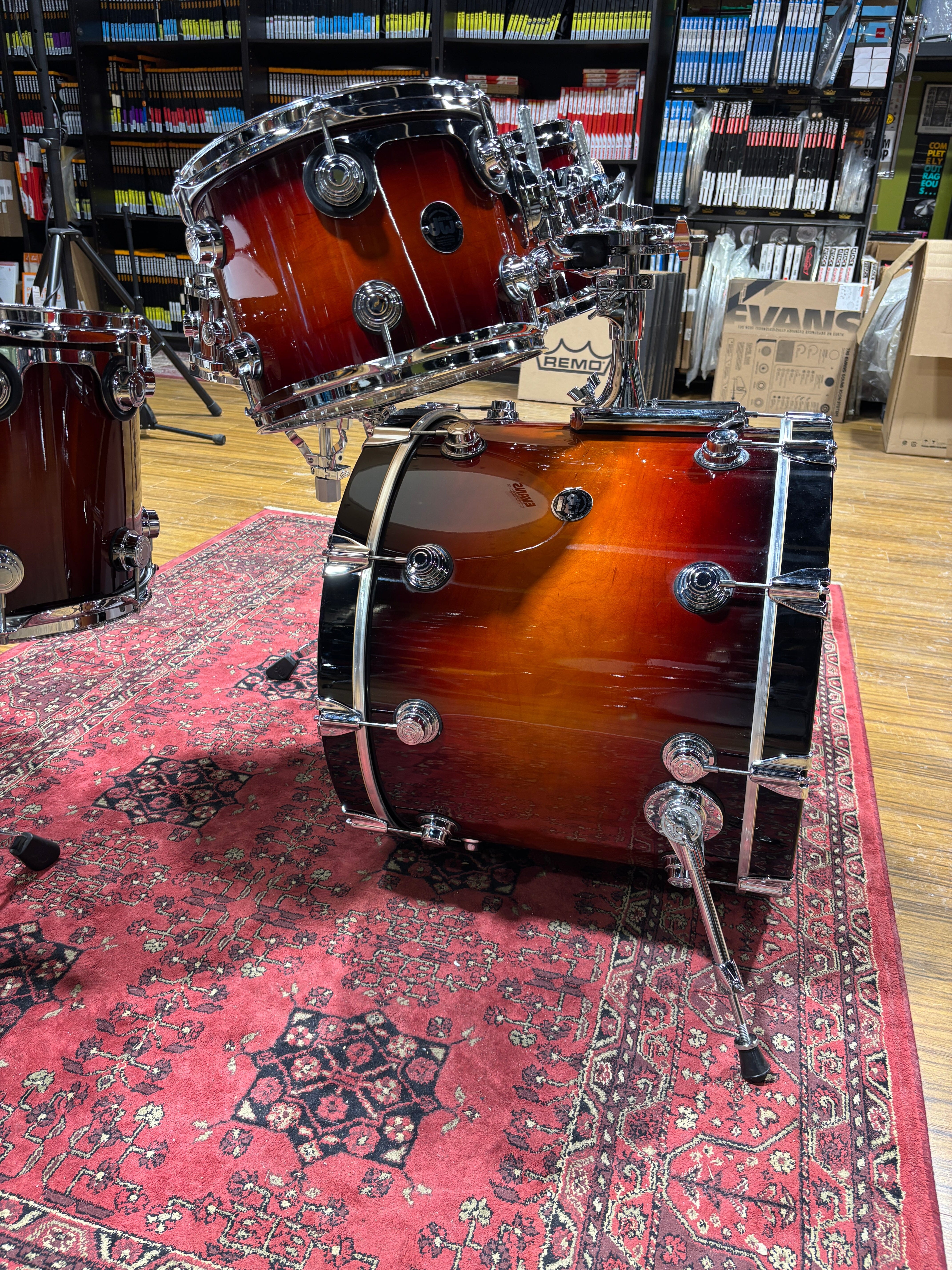DW Collectors Maple Amber Tobacco Burst 2001 CONSIGNMENT DRUM KIT DRUM WORKSHOP INC 
