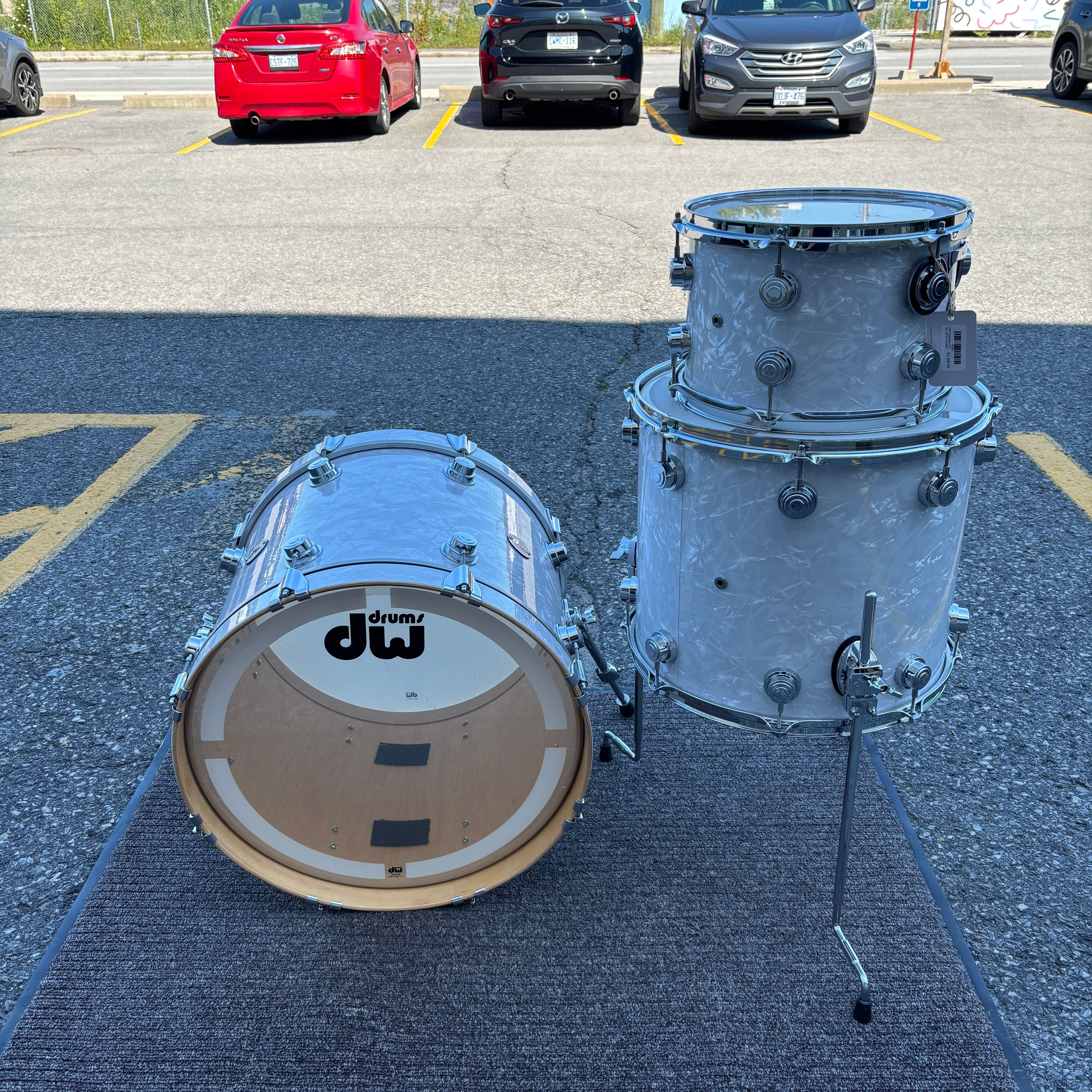 DW Collector’s Series Maple 3-Piece Drum Kit – Classic White Marine Pearl Used USED DRUM KIT DW 