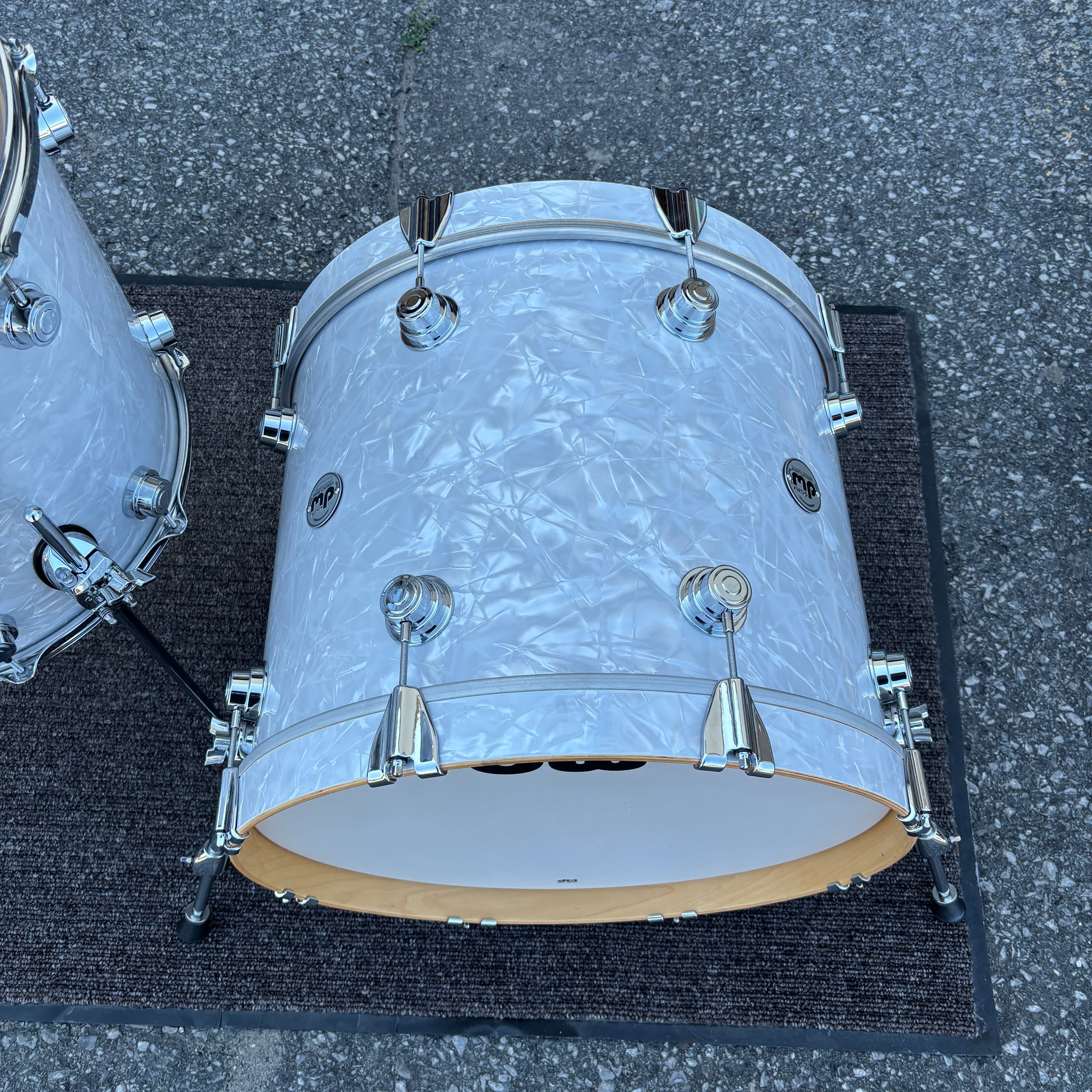 DW Collector’s Series Maple 3-Piece Drum Kit – Classic White Marine Pearl Used USED DRUM KIT DW 