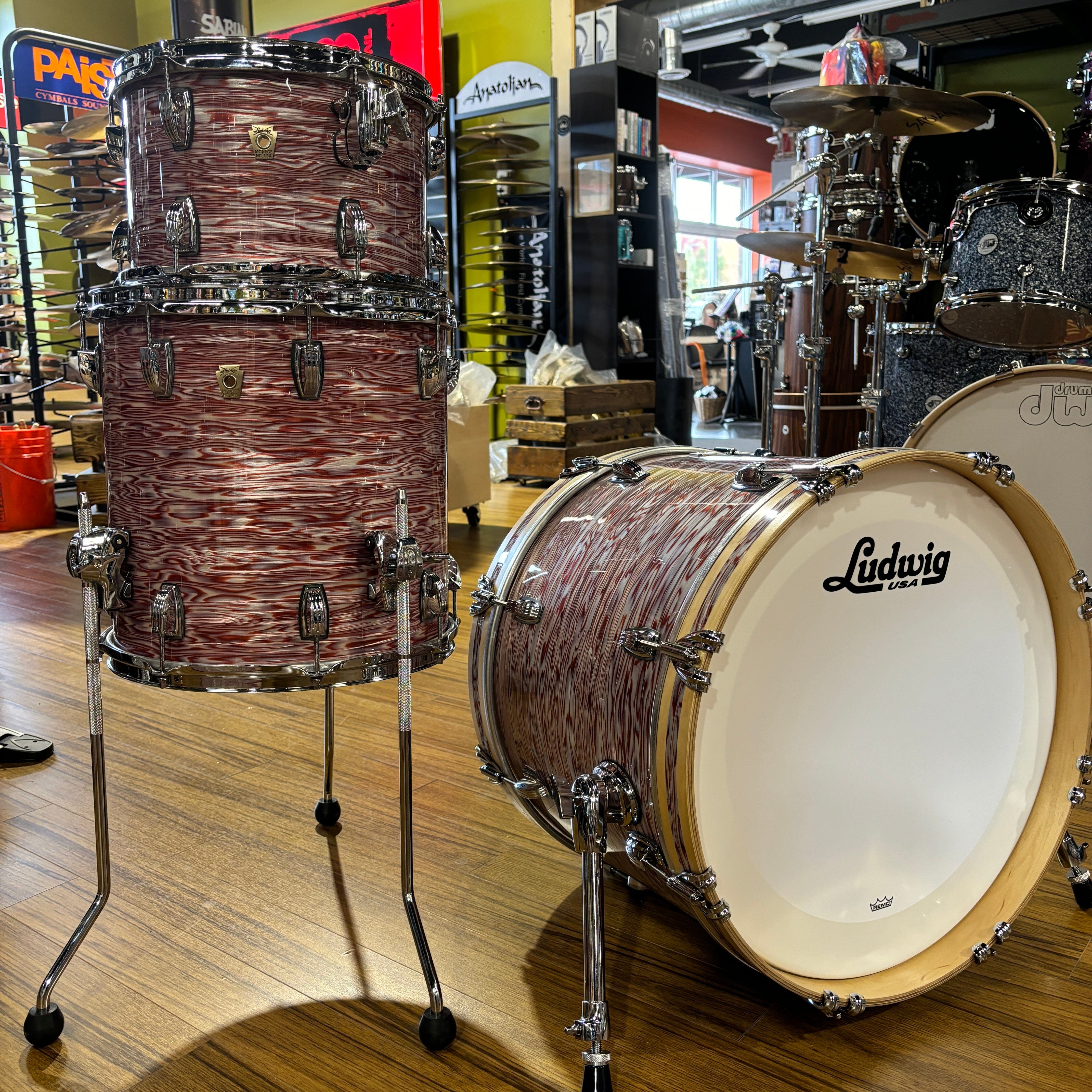 Ludwig Classic Maple Down Beat in Vintage Pink Oyster drum kit Ludwig 