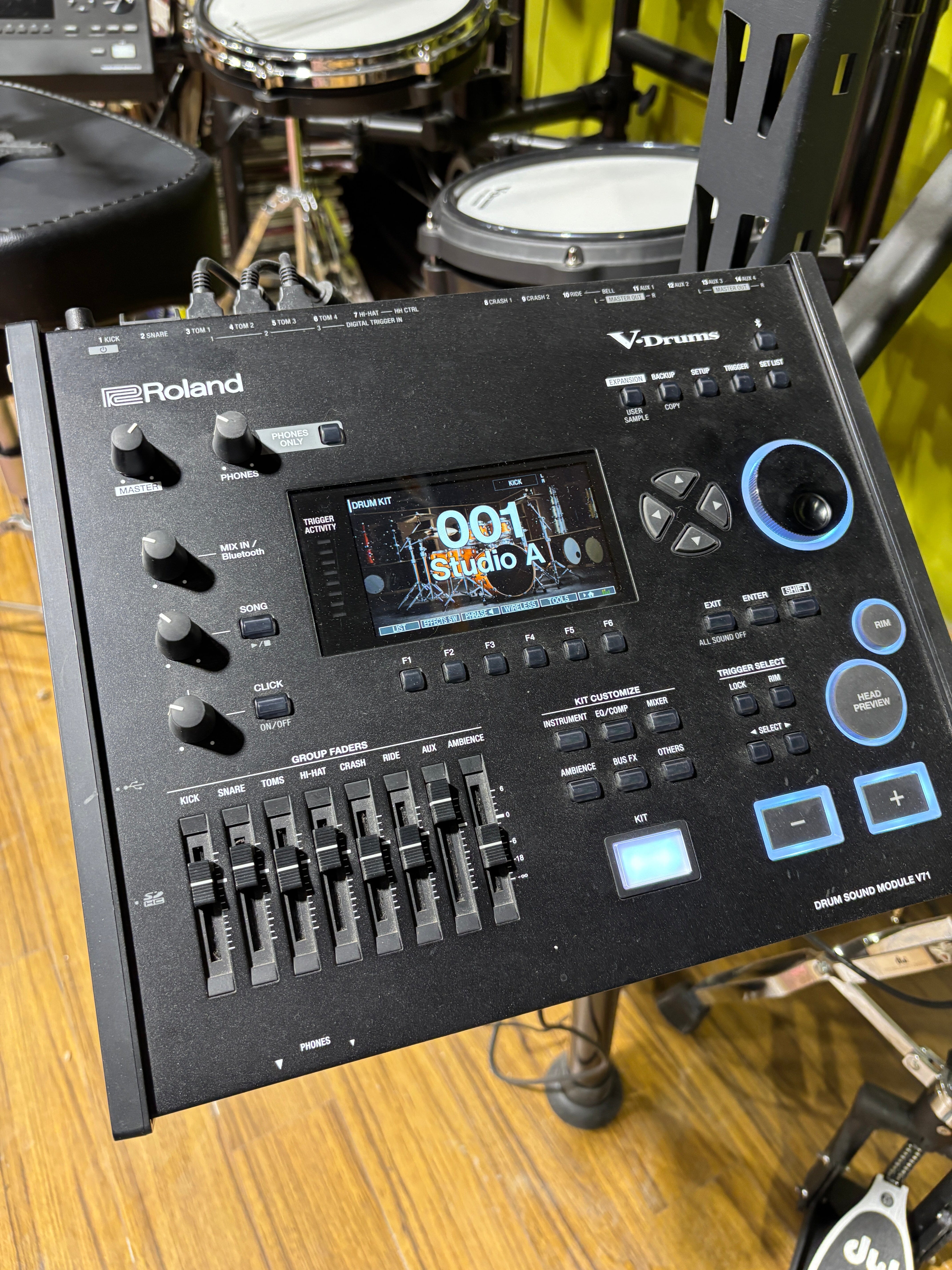 TD713 | V-Drums Streamlined V-Drums kit with V71 module FLOOR MODEL CLEARANCE! New Electronics Roland 